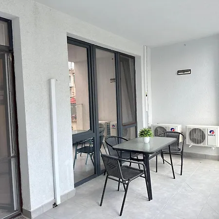 пространство с террасой у моря! Apartment Odesa