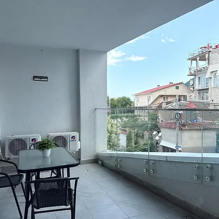 пространство с террасой у моря! Apartment